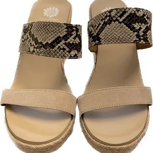 Super cute wedge summer sandal. Bought in a boutique in Florida. Comfy